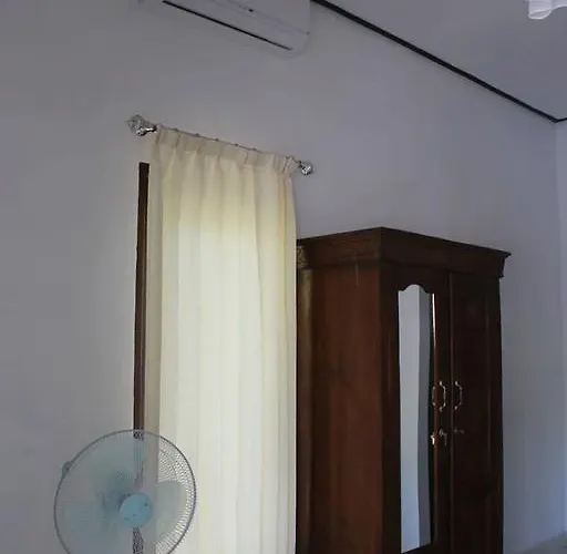 Taman Sandat Pensión *